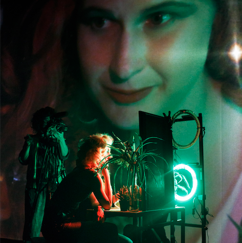 Lé Nør is at its heart an ensemble romantic comedy... reminiscent of the sort of film you find late at night on SBS, a heavily subtitled cult favourite made in the Eighties with a Phil Collins heavy soundtrack. 

- Pelican Magazine, 2019